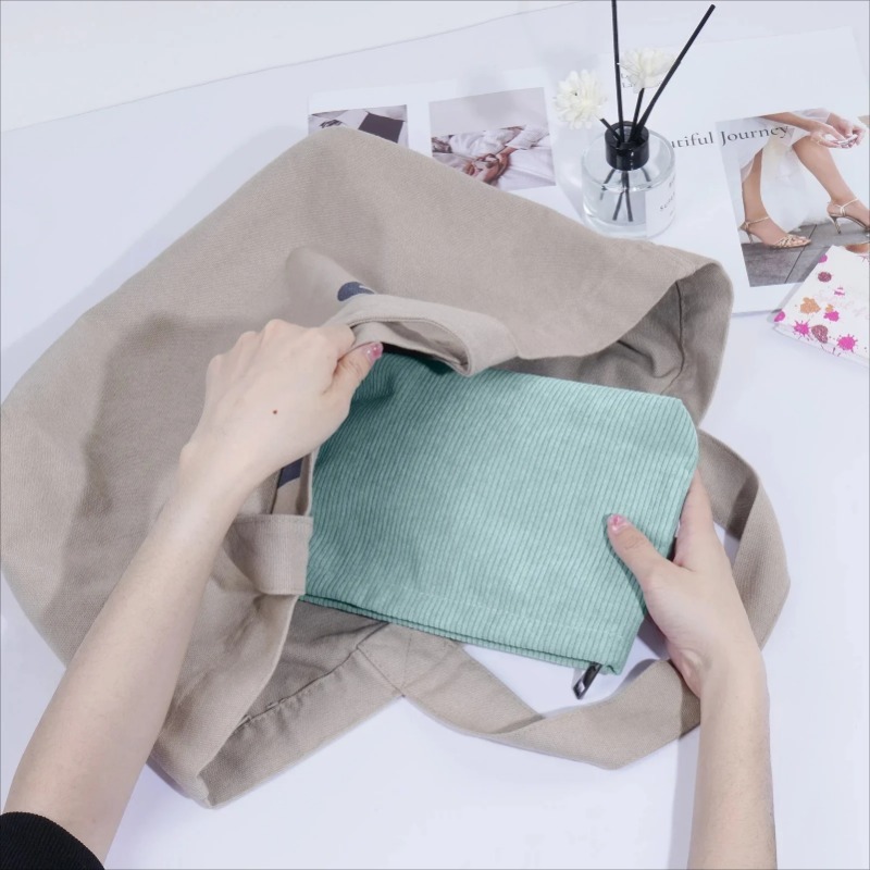 Kosmetyczka podróżna z sztruks – Travel Accessories Organizer Bag recenzja i cena